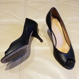 Banana Republic black peep toe pump